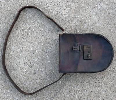 odd leather box- I.JPG