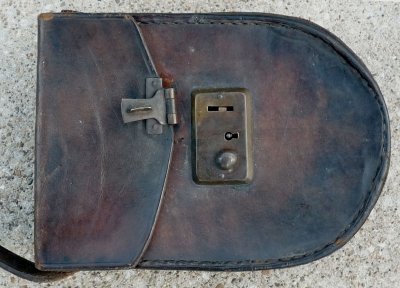 odd leather box- II.JPG