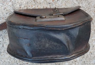 odd leather box- VI.JPG
