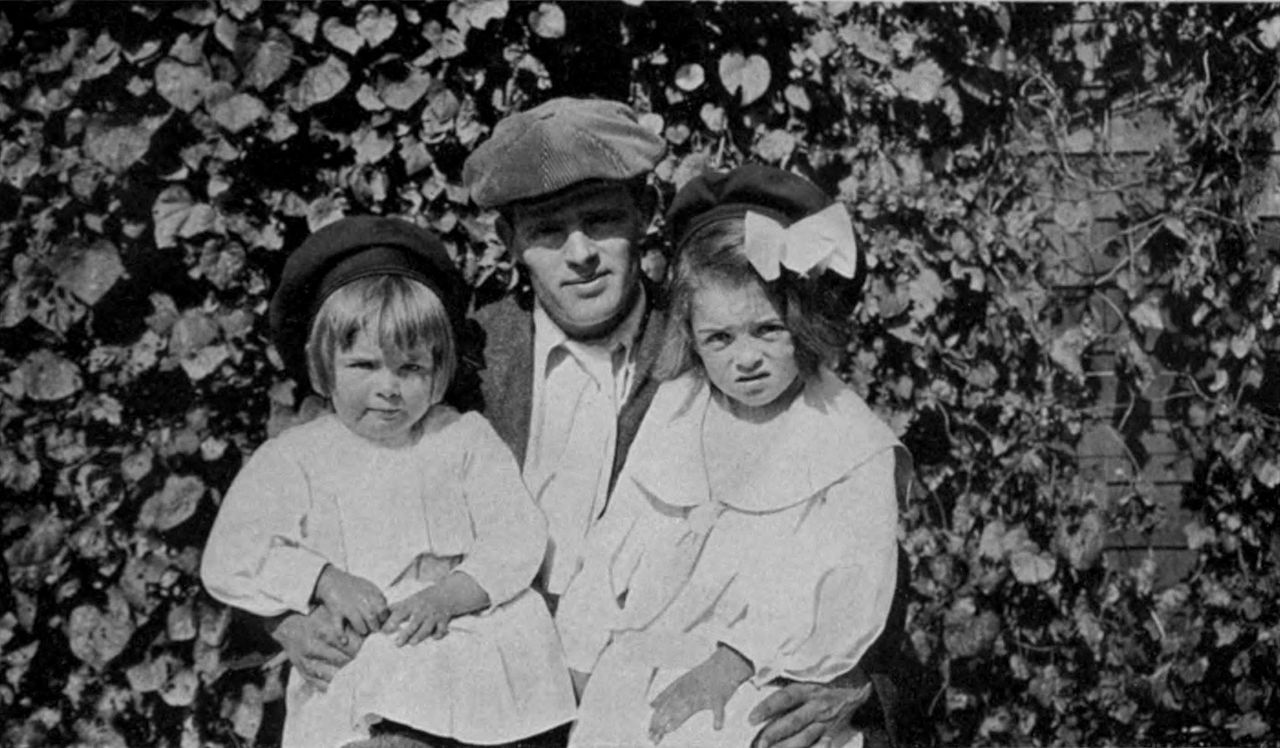 1280px-Jack_London_with_daughters_Bess_(left)_and_Joan_(right).jpg