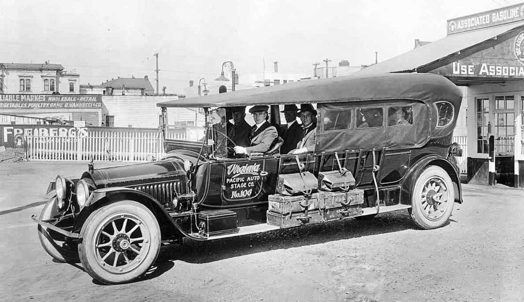 1915-1918-Packard-15-Passenger-Auto-Stage.jpg