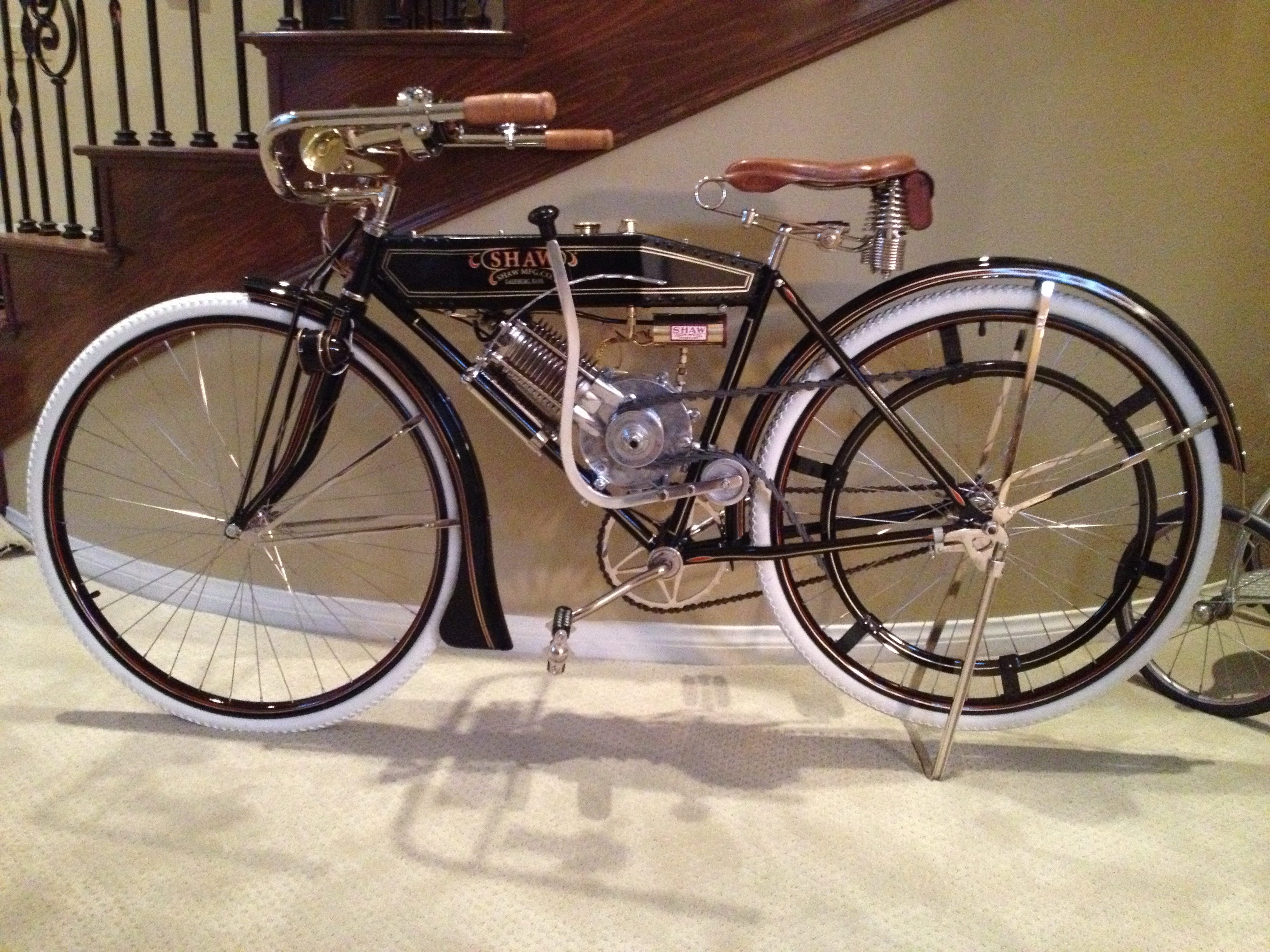 1915 Excelsior with Shaw Motor-1.JPG