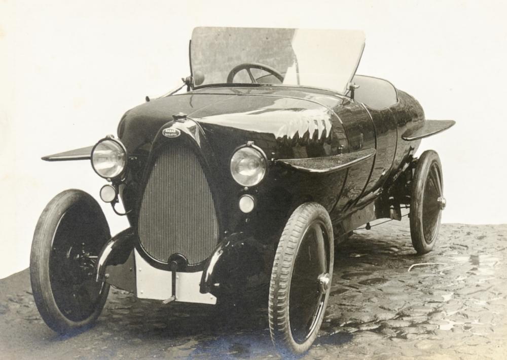 1915_Flying_Car.jpg