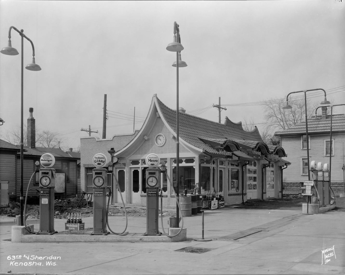 1935 Wadhams Service station in Kenosha Wisconsin April 3.jpg