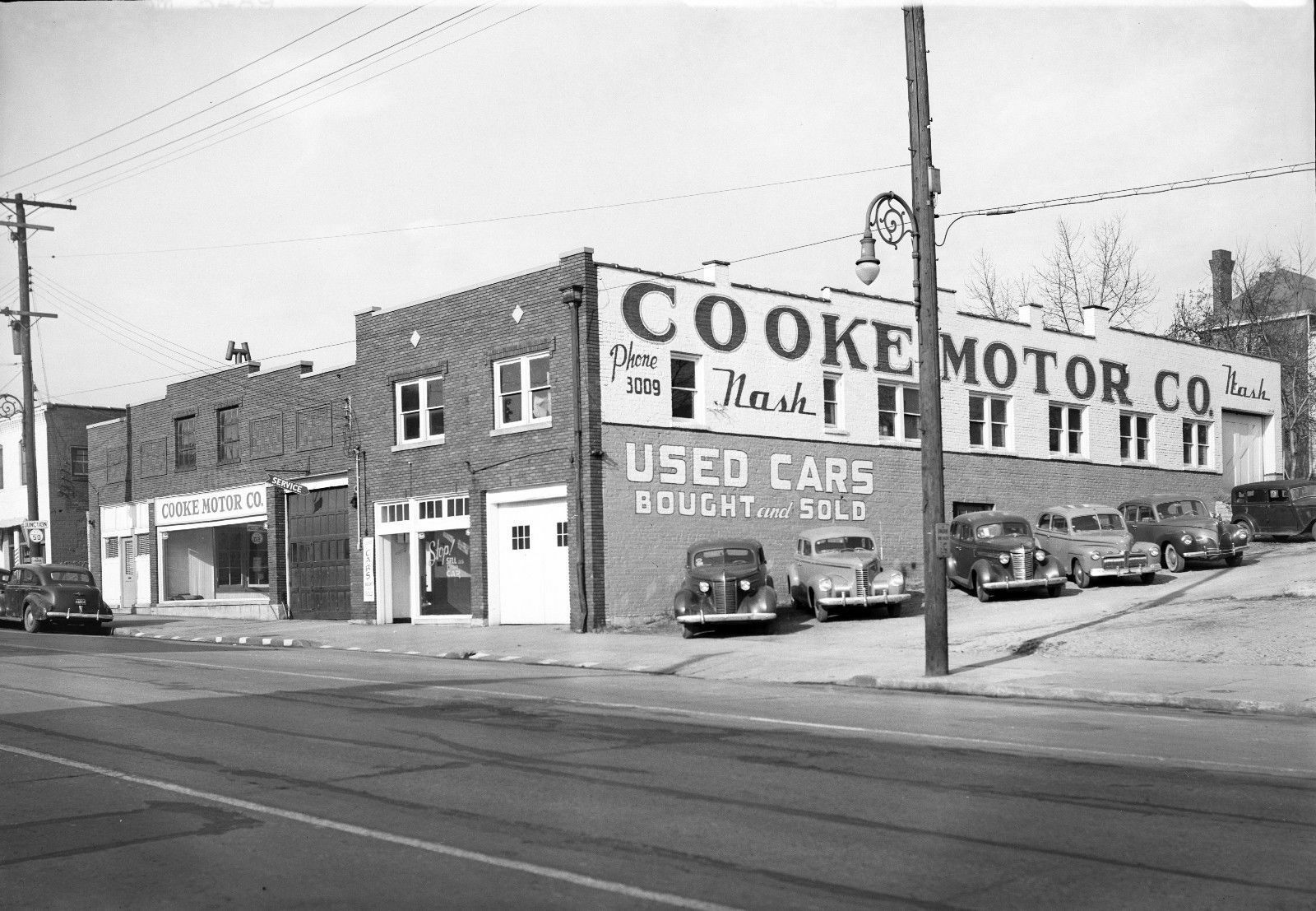 1940s-Nash-Dealership-Car-Lot-8.jpg