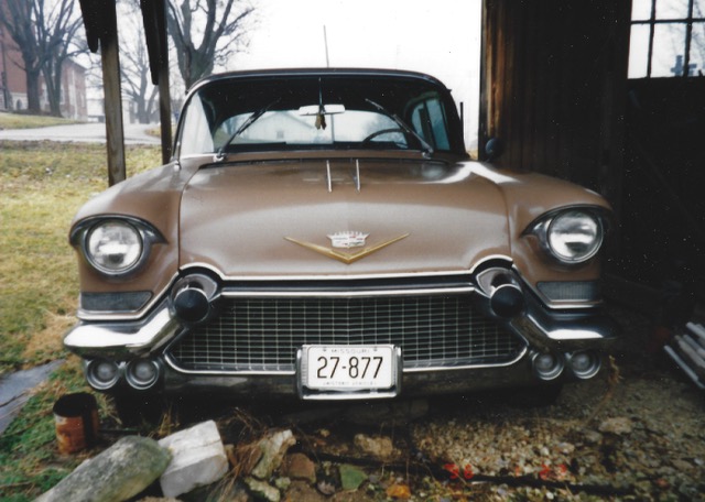 1957_Cadillac_Sedan_de_Ville_02.jpeg