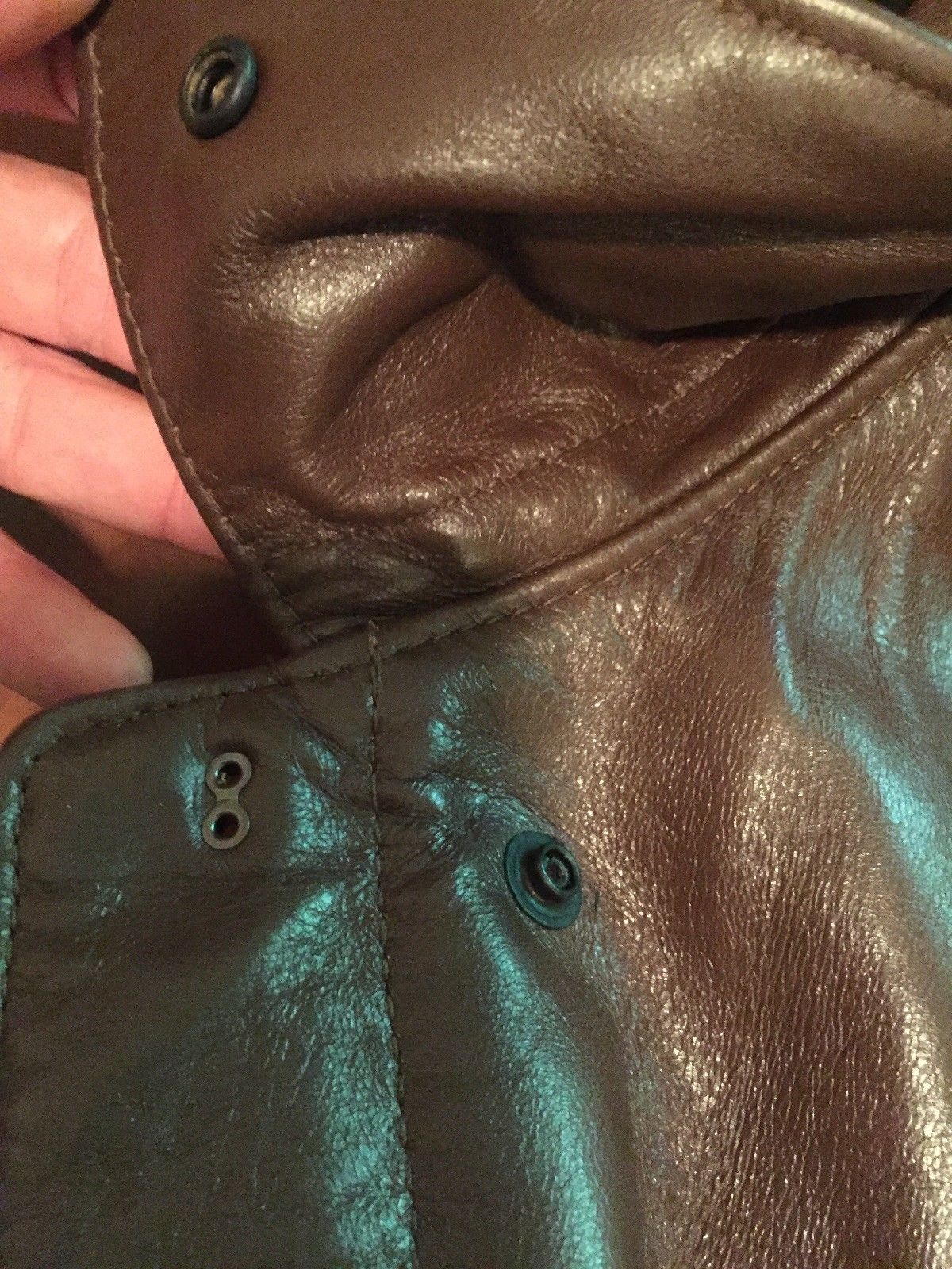 Avirex A2 collar snap.jpg