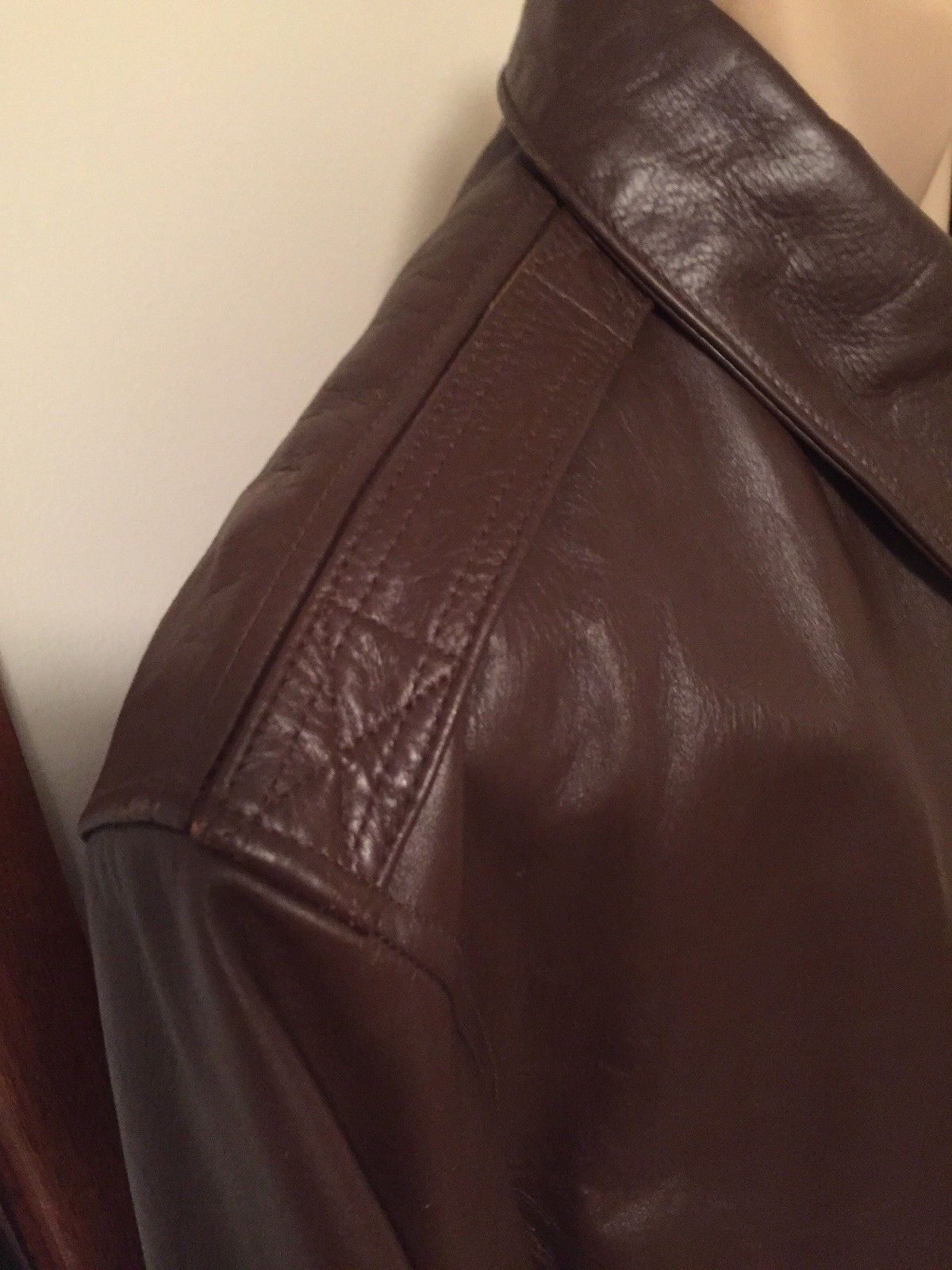 Avirex A2 shoulder epaulette.jpg