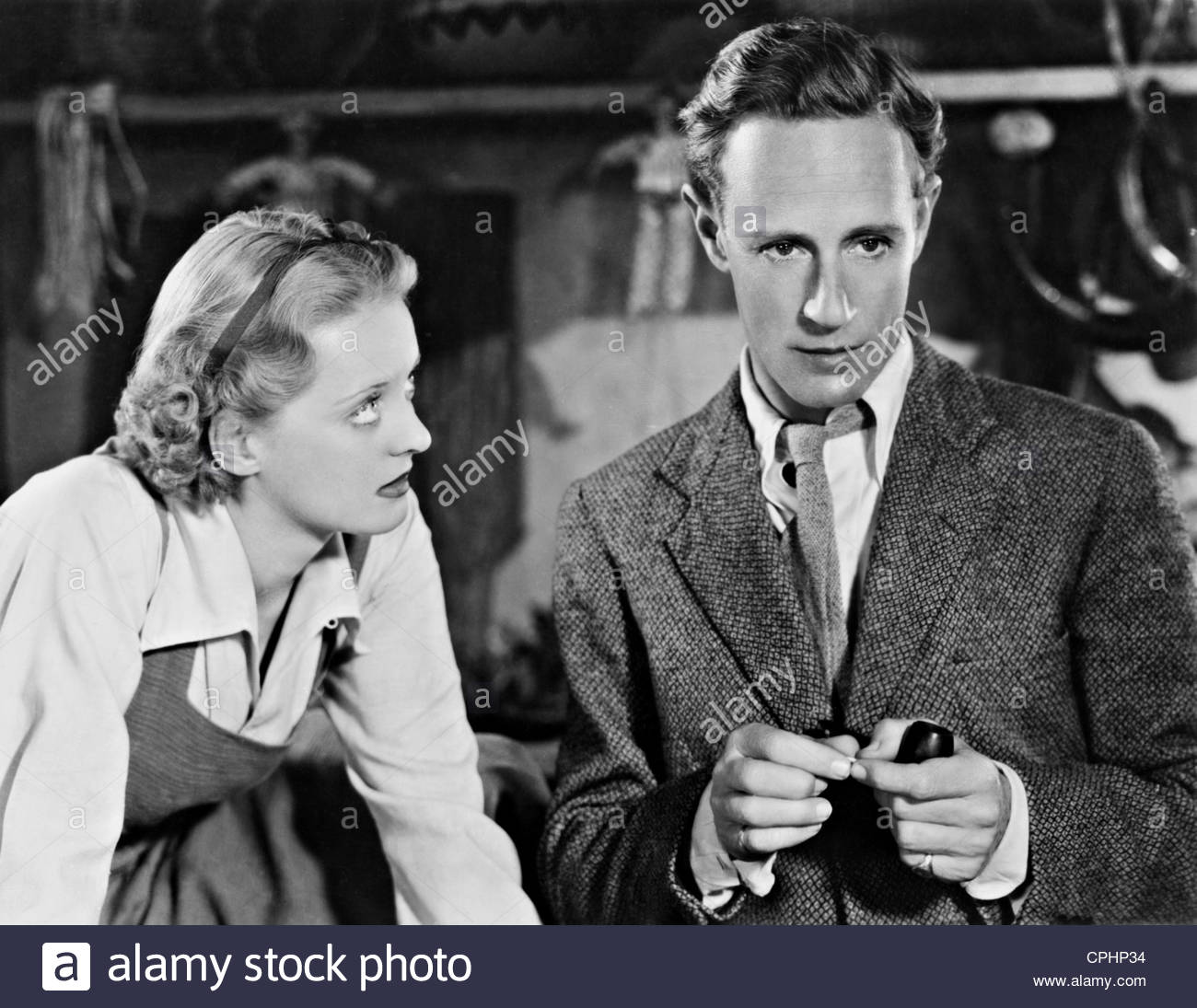bette-davis-and-leslie-howard-in-the-petrified-forest-1936-CPHP34.jpg