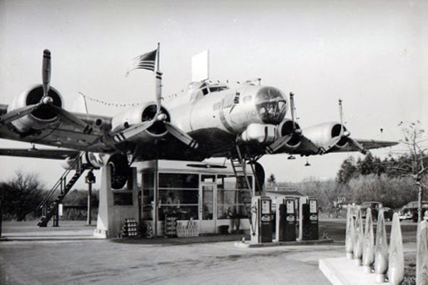Bomber-Gas-Station-Milwaukie-Oregon.jpg