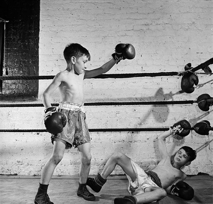 boxing kids_vintage-photographs-new-york-street-life-stanley-kubrick-39-59a956d9d8efc__700.jpg