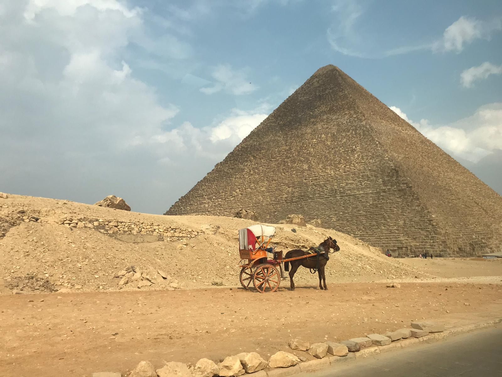 Cairo pyramid view.jpg
