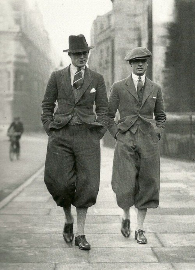 cambridge-undergraduates-in-plus-fours-1926.jpg