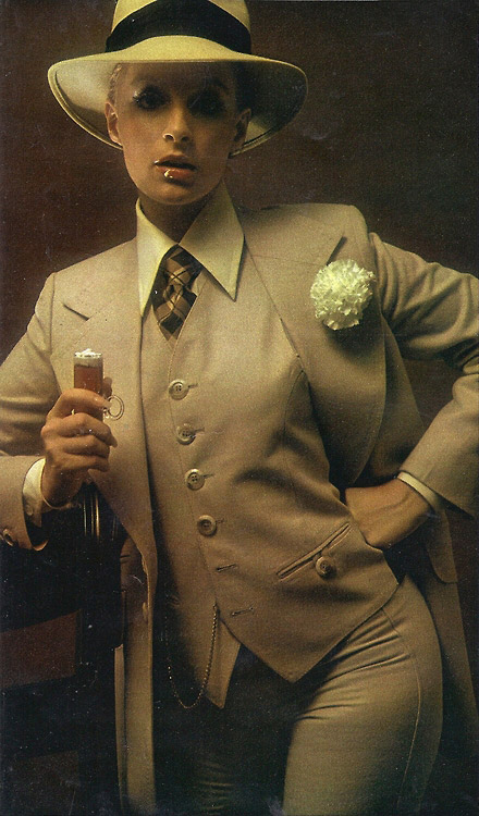 claudia-jennings-*******-december-1974.jpg
