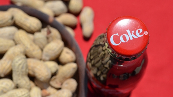 coke-and-peanuts-604-604-337-377d9740.rendition.598.336.jpg