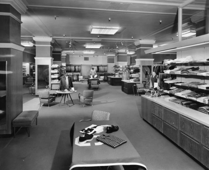 Desmonds_Broadway_1962_Interior.jpg