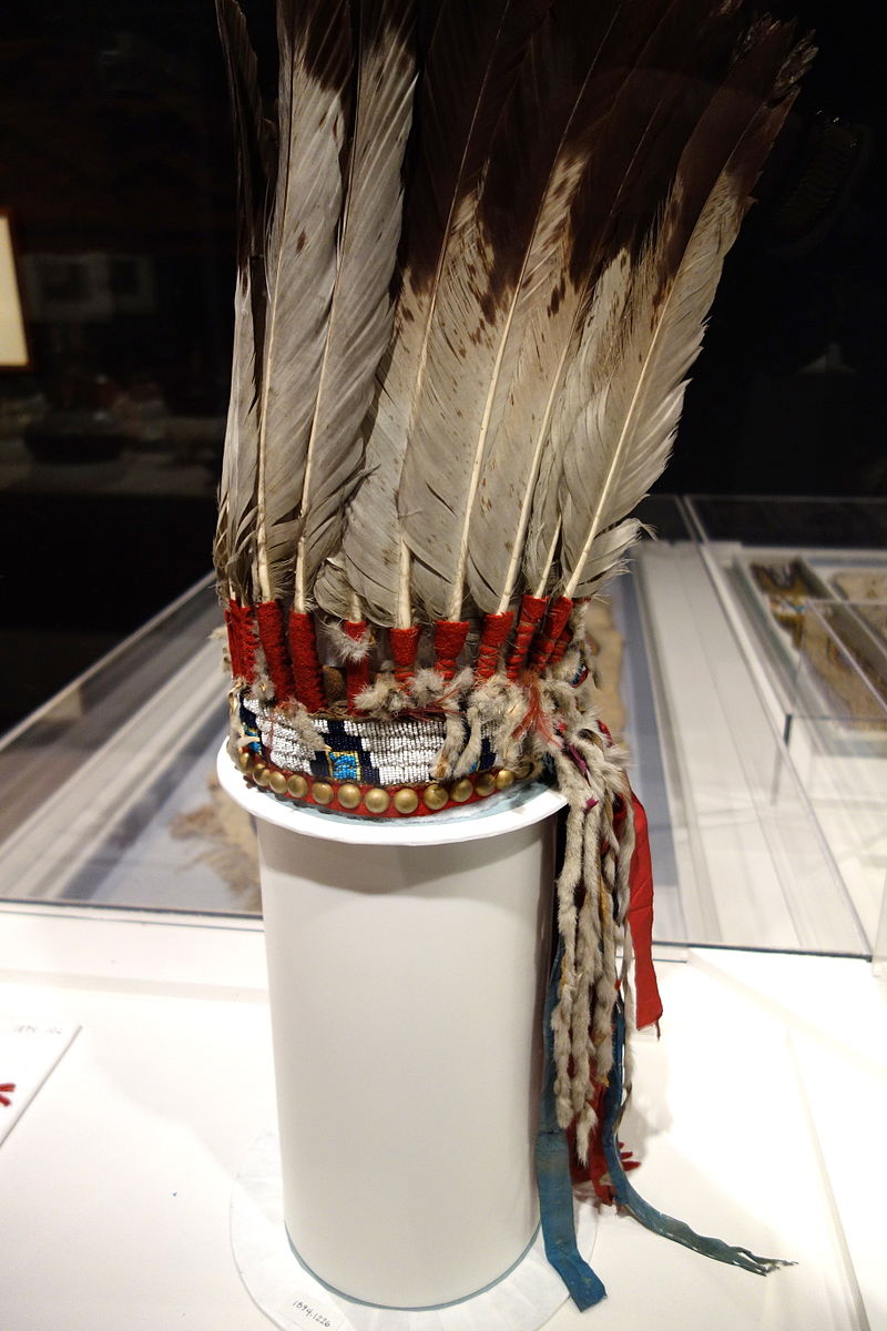 Eagle_feather_war_bonnet,_Cheyenne,_19th_century,_trade_beads,_eagle_feathers,_red_stroud_-_Ci...JPG
