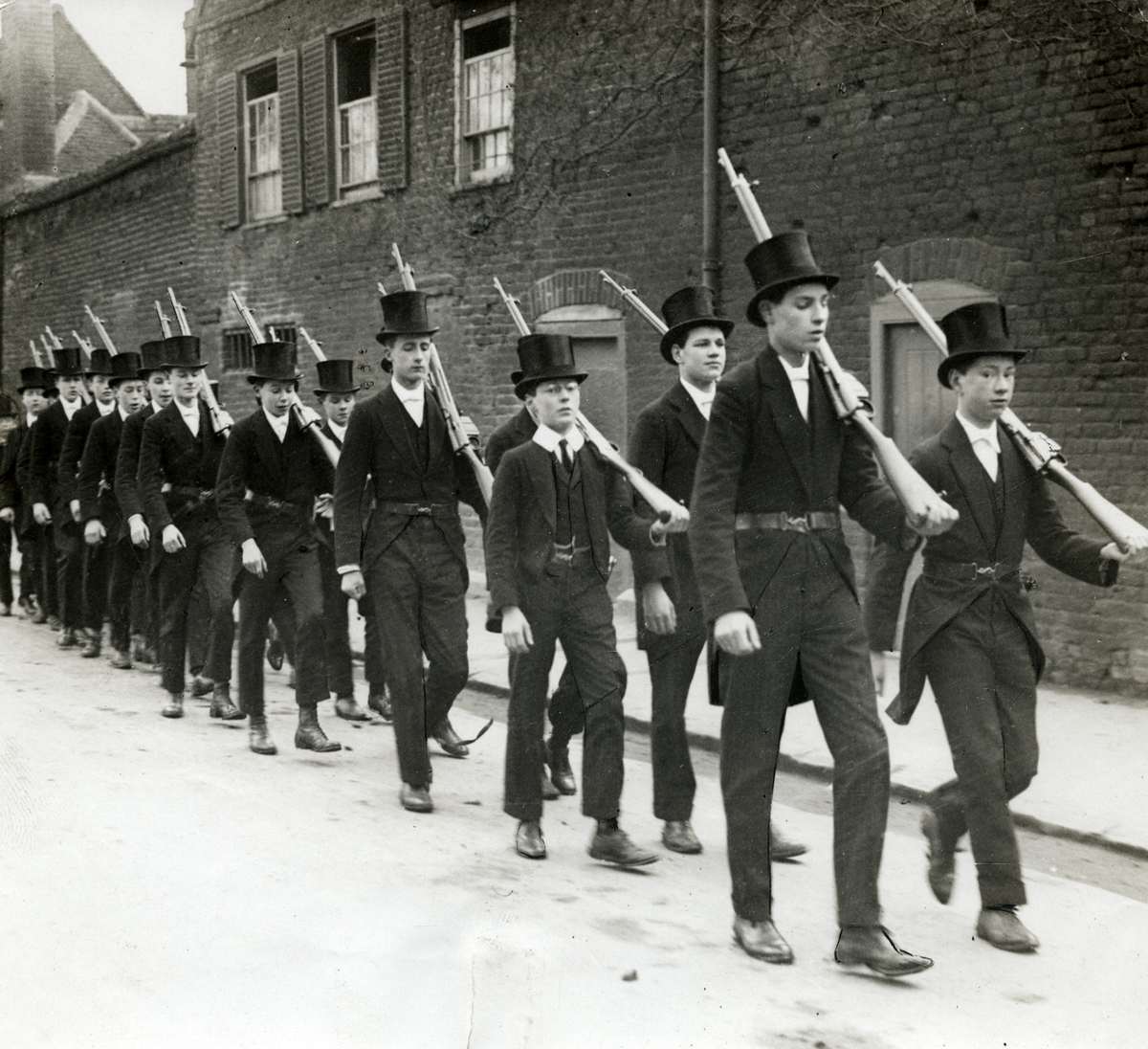eton college mobilised 1915.jpeg