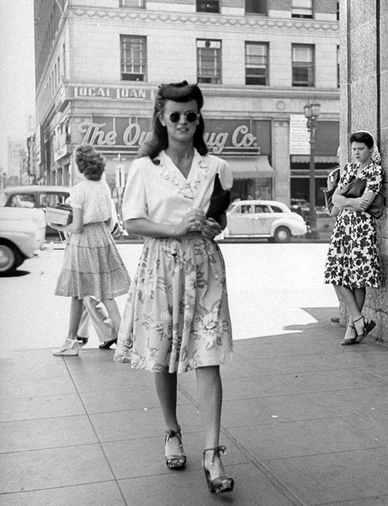 Fashion in the 1940's.jpg
