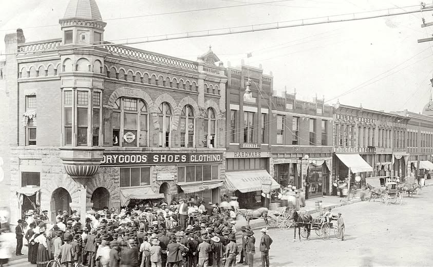 Gilloiz_Clothing_Monett_1910.jpg