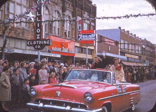 Gilloiz_Clothing_Monett_1950s_Parade_2.jpg