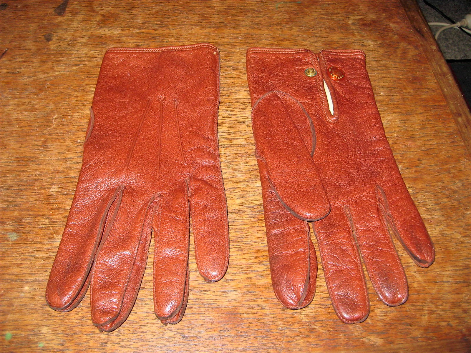 gloves brown.JPG
