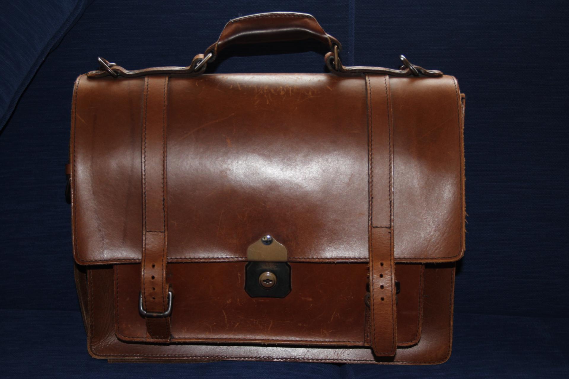 Jacket guys/gals, what briefcase do you carry? Do you match or change ...