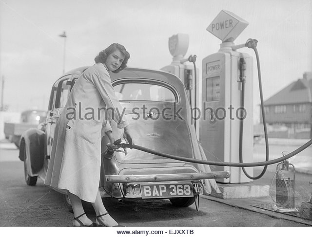 ivy-dean-petrol-pump-attendant-28th-june-1952-ejxxtb.jpg