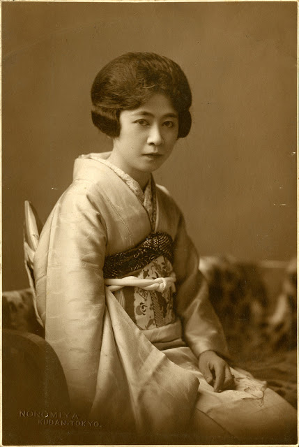 Japanese-women-in-Kimono-1930s-1.jpg