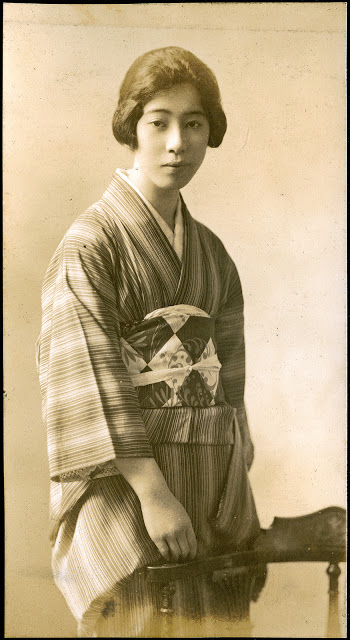 Japanese-women-in-Kimono-1930s-4.jpg