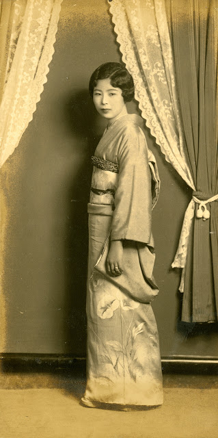 Japanese-women-in-Kimono-1930s-5.jpg