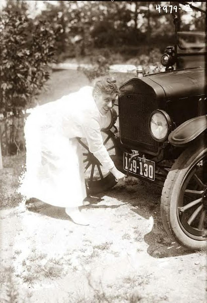 Jones, Ada crank starting her Model T Ford, 1919.JPG