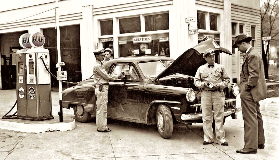 Late-1940s-Gulf-Gasoline-Promo-Photos-Studebaker-Coupe-1.jpg