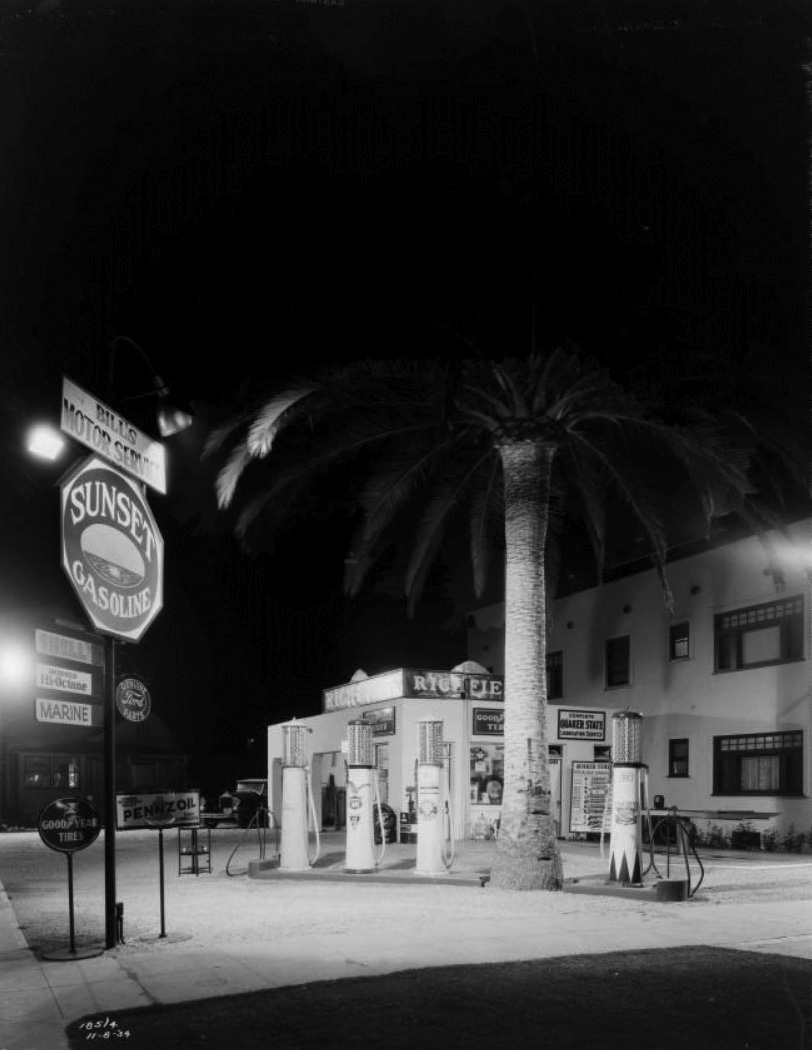 Lone_Palm_Gas_Station_Long_Beach_1934.jpg