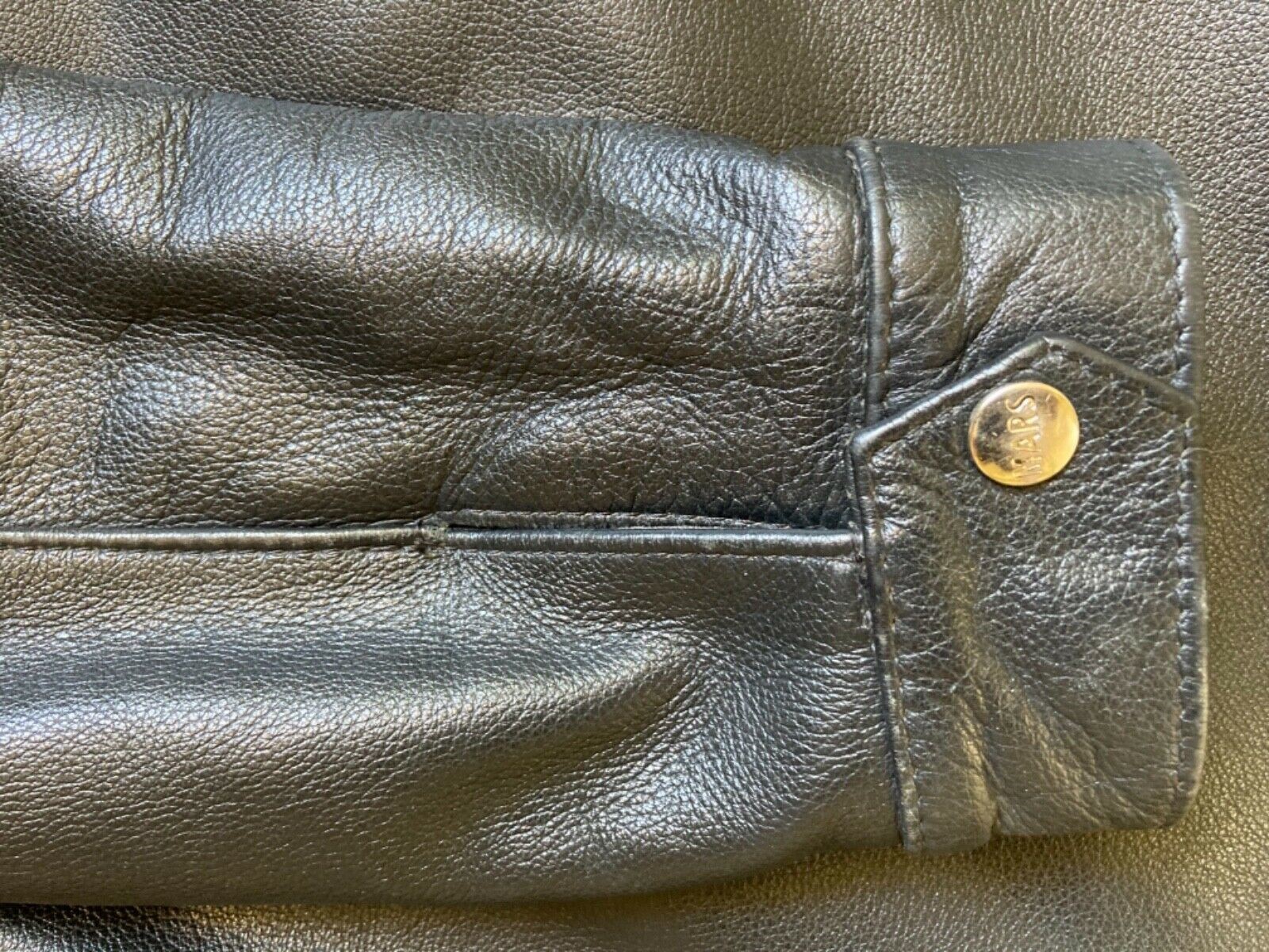 Mars leather jacket sleeve snaps.jpg