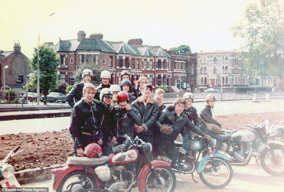 members of the 59 Club ride-out to the seaside in 1968.jpg
