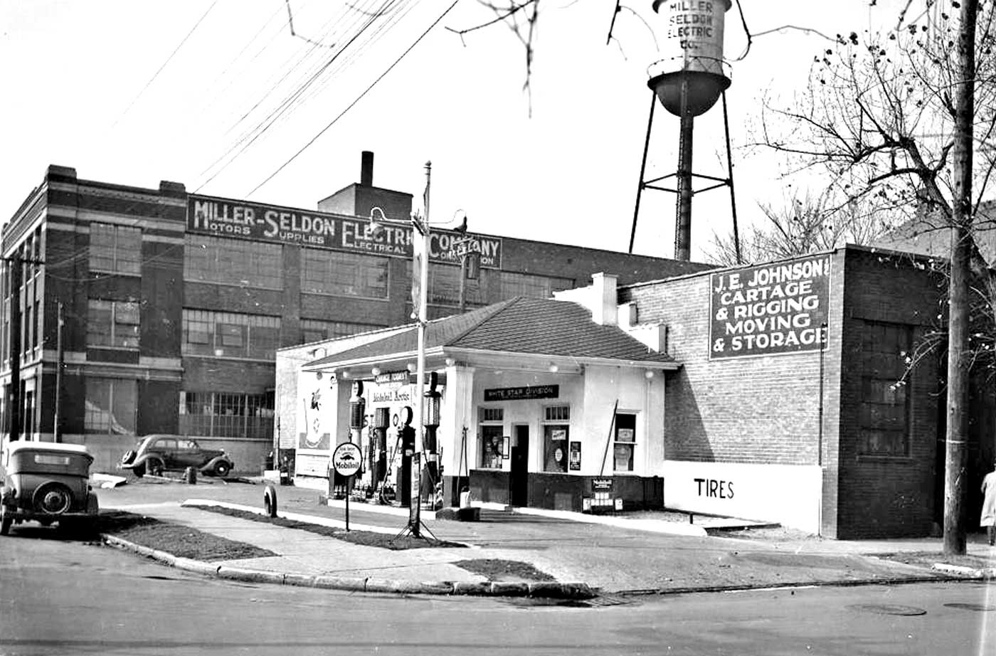 Mobil-White-Star-Line-Gasoline-Station-Late-1930s-Detroit.jpg