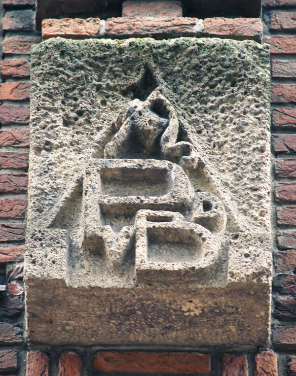 Monogram-Piet-van-den-Brul-met-naald.jpg