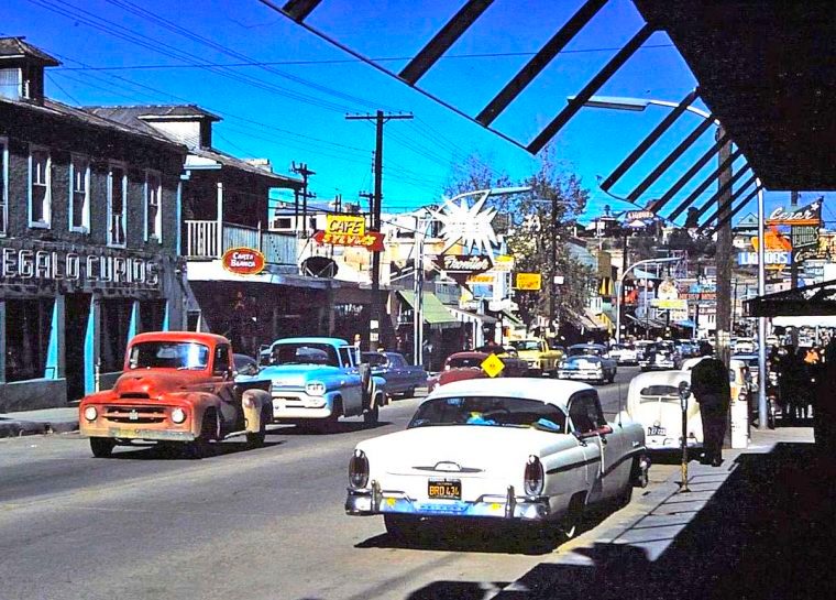 Nogales-Arizona-Early-1960s-Street-Scene--760x545.jpg