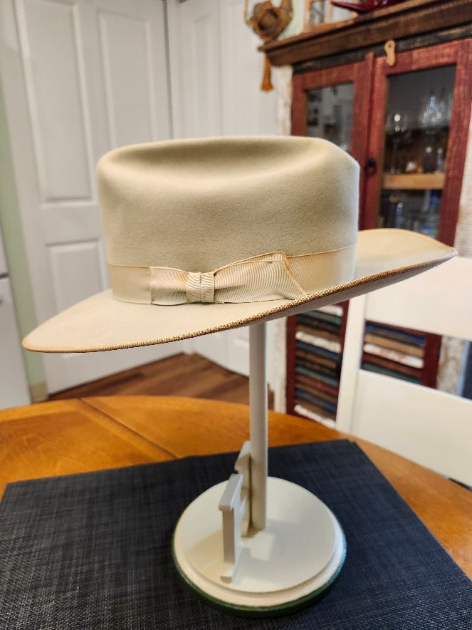 Royal Stetson pic side view with bow.jpg