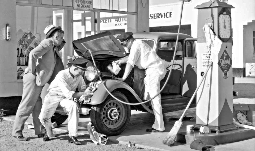 Signal-Gasoline-Station-Los-Angeles-Dodge-Coupe-1934.jpg