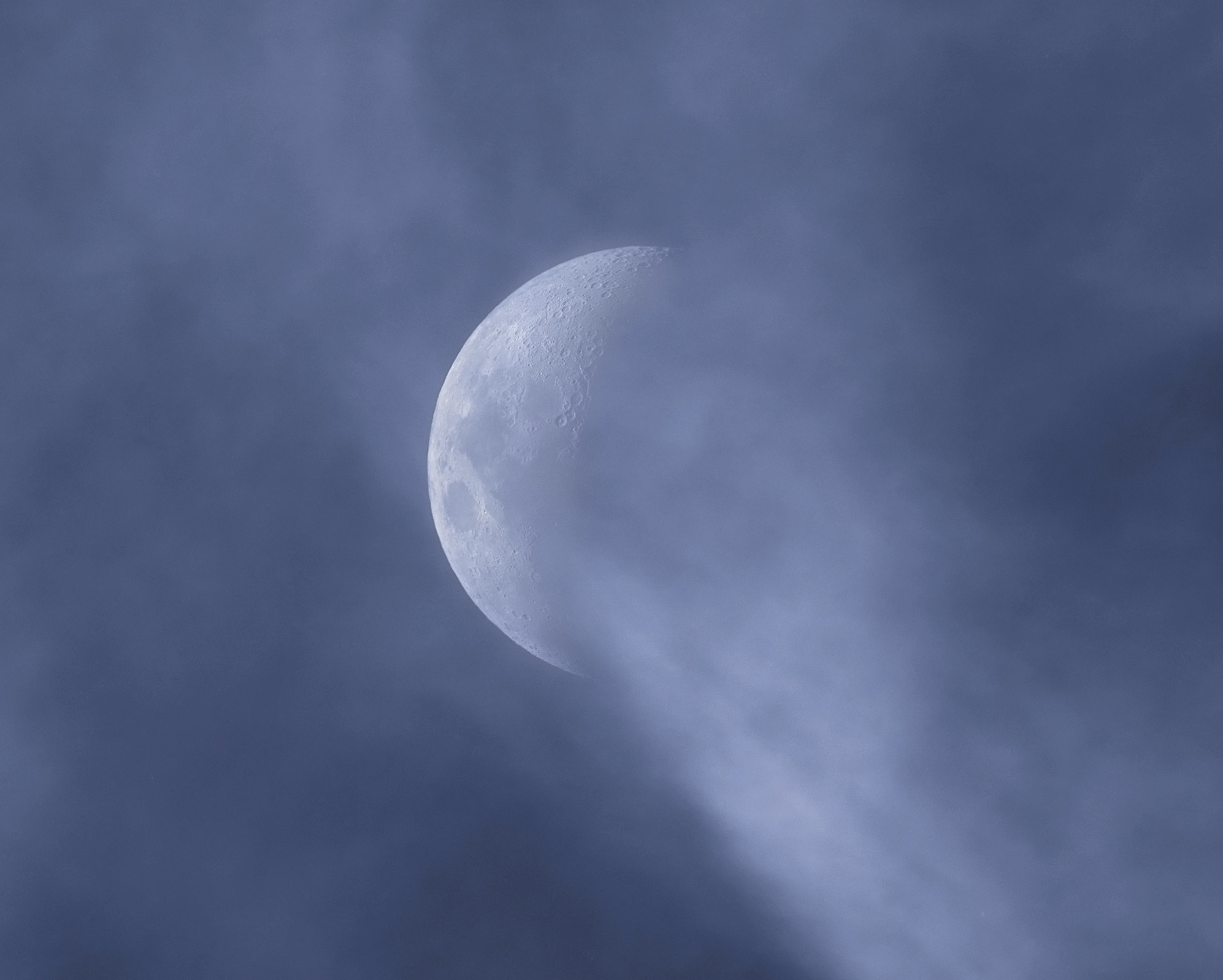 sm_daytime_moon_2019.JPG