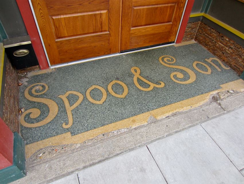 Spoo_And_Son_Oshkosh_Entrance.JPG