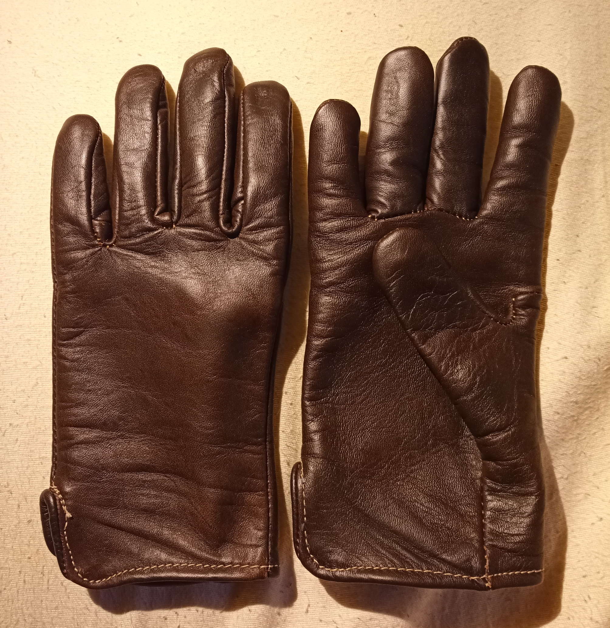 sullivan's gloves horween vermont.jpg