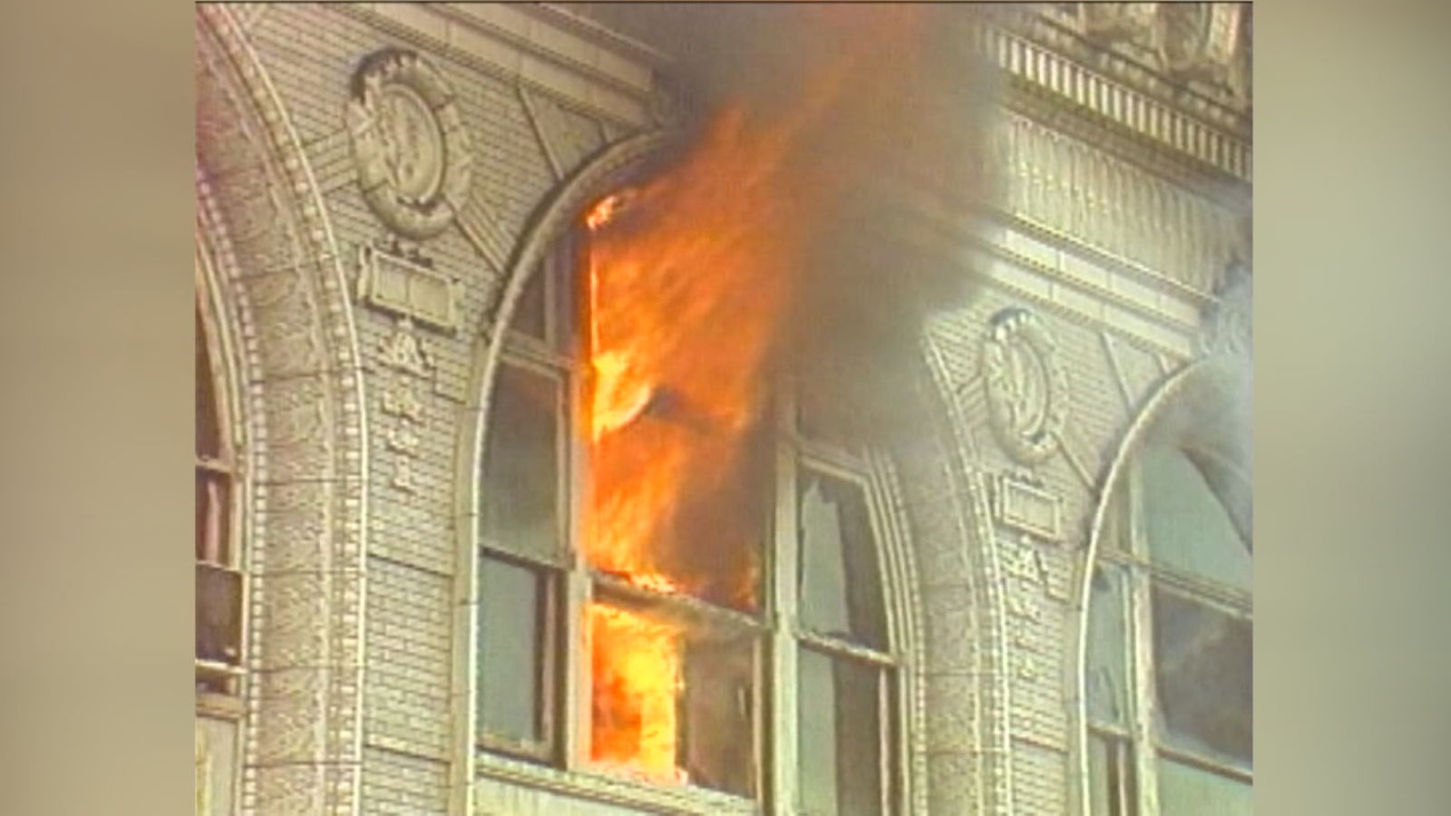 The_Outlet_Fire_1986_Close.jpg