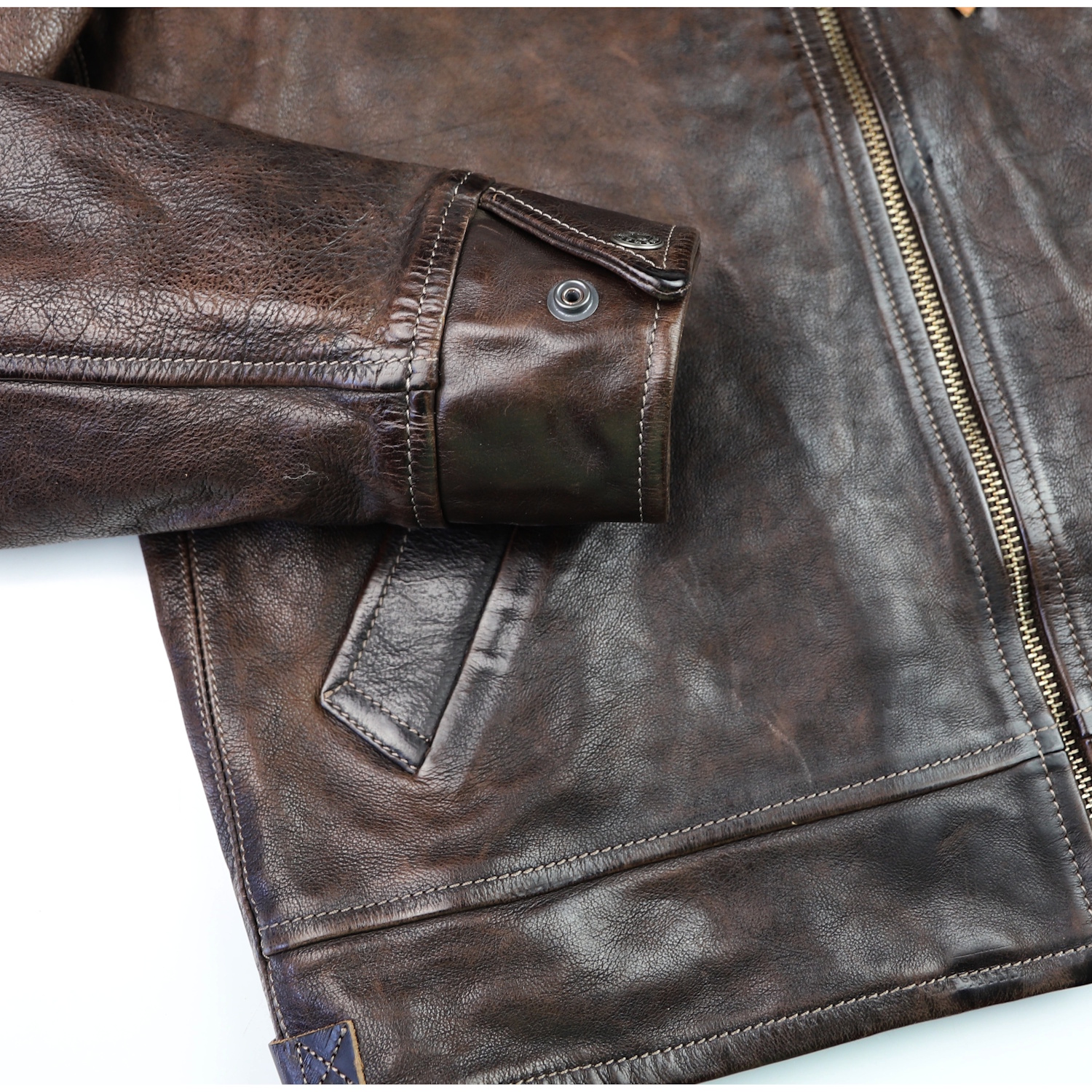 Thedi Idas Espresso Toscano Buffalo L4 snap cuffIG square.jpg