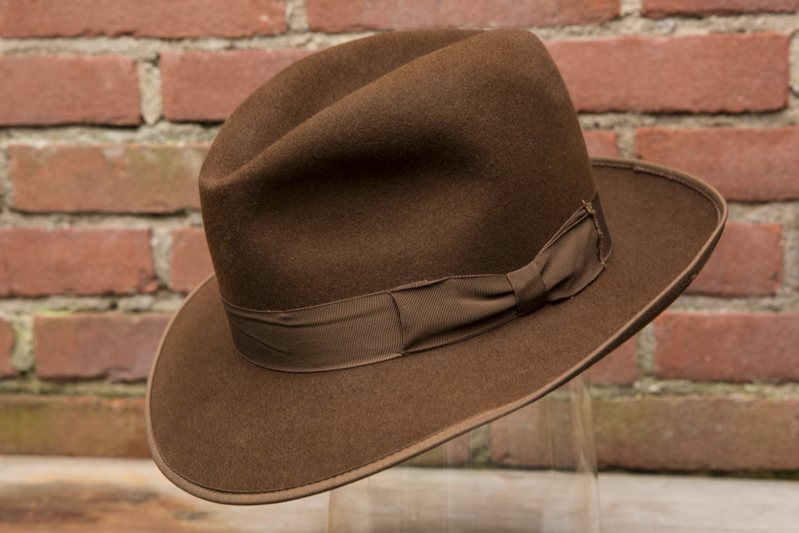 tonak-brown_01-jpg.134294
