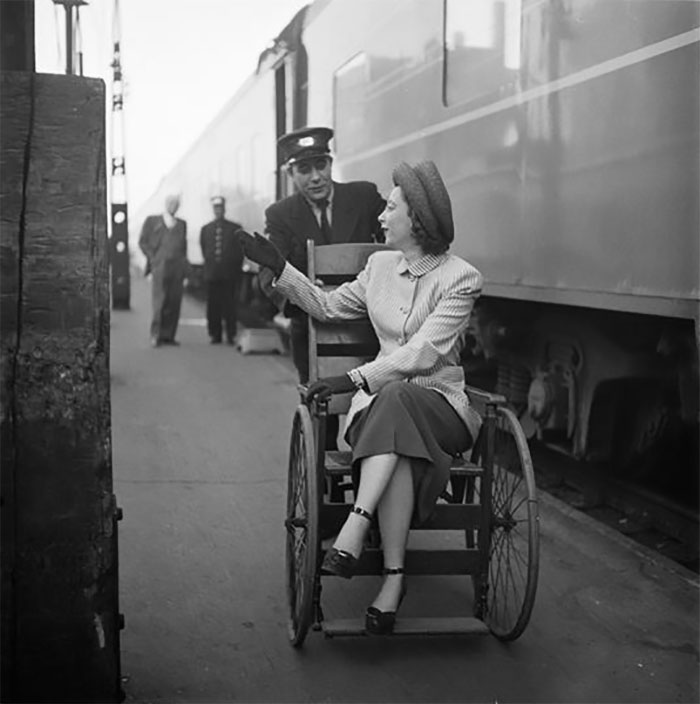 train_vintage-photographs-new-york-street-life-stanley-kubrick-5-59a9440cb4a5b__700.jpg