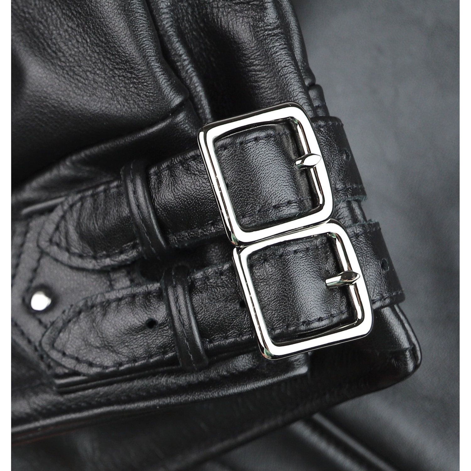 Vanson Chopper 44D side buckle IG square.jpg