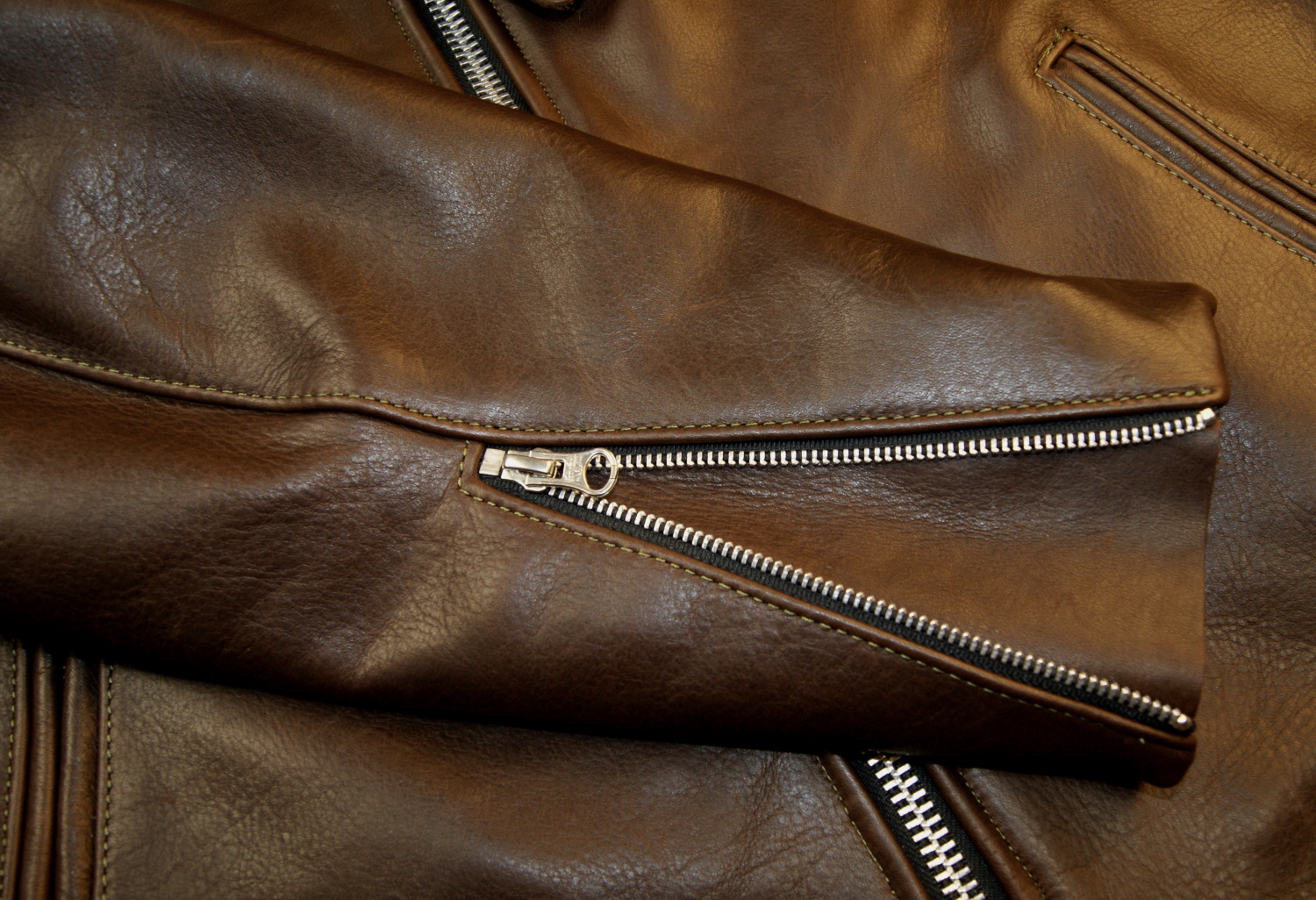 Vanson Oxford Whidley leather sleeve zip.jpg